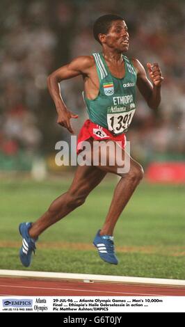 29-JUL-96, Jeux Olympiques d'Atlanta, finale masculine de 10 000 m, Haile Gebrselassie en action en Éthiopie Banque D'Images