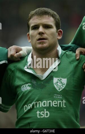 Le Gordon d'arcy d'Irlande s'aligne avant le clash des RBS 6 contre la France au Stade de France. Banque D'Images