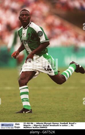 31-JUL-96. Jeux Olympiques d'Atlanta - Soccer, Brésil / Nigeria. Daniel Amokachi du Nigeria en action Banque D'Images