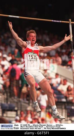 01-AOÛT-96, Jeux Olympiques d'Atlanta, Athlétisme, Homme Decathlon Pole Vault, en Allemagne Frank Busemann libère le bar Banque D'Images