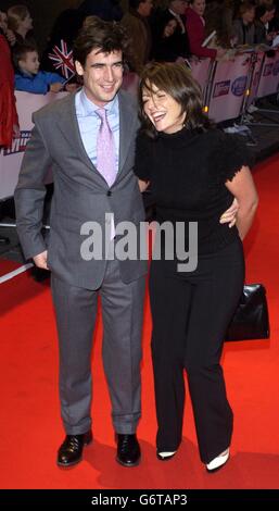 Davina McCall et son mari, Matthew Robertson, arrivent pour le Daily Mirror's Pride of Britain Awards au London Hilton on Park Lane, dans le centre de Londres. Banque D'Images