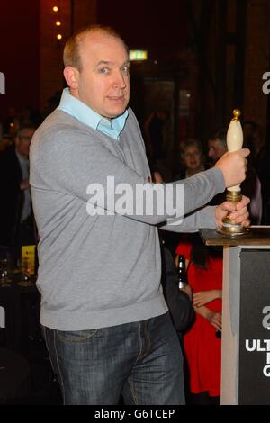 Tim Vine participe au quiz du Centrepoint Ultimate Pub à Village Underground, Londres, en aide à l'organisme de bienfaisance pour les jeunes sans-abri Centerpoint. Banque D'Images