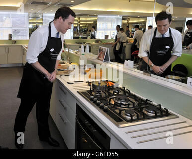 George Osborne dans le West Yorkshire Banque D'Images