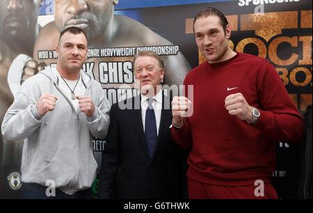 Joey Abell (à gauche) promoteur Frank Warren et Tyson Fury (à droite) lors de la conférence de presse de tête en tête au restaurant Fredericks, Londres. Banque D'Images