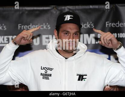 Tyson Fury pendant la pesée officielle à la Copper Box Arena, parc olympique Queen Elizabeth, Londres. Banque D'Images