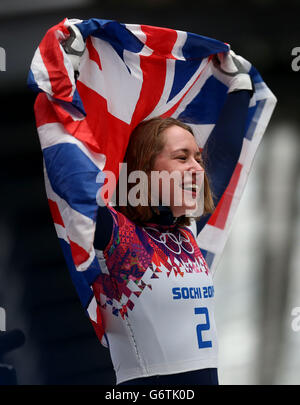 Lizzy Yarnold, en Grande-Bretagne, après avoir remporté une médaille d'or lors de la finale du skeleton féminin au Sanki Sliding Center lors des Jeux Olympiques de Sotchi 2014 à Krasnaya Polyana, en Russie. Banque D'Images