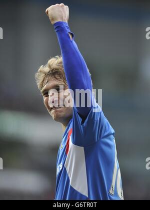 Le Nikica Jelavic de Hull City célèbre son objectif de le faire 3-0 lors du match de la Barclays Premier League au Cardiff City Stadium, à Cardiff. Banque D'Images