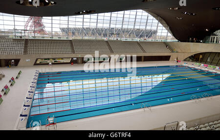 Le centre aquatique de Londres au parc olympique Queen Elizabeth de Stratford, à l'est de Londres, qui a été utilisé aux Jeux olympiques de 2012 et qui s'ouvre au grand public samedi. Banque D'Images