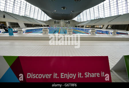 Le centre aquatique de Londres au parc olympique Queen Elizabeth de Stratford, à l'est de Londres, qui a été utilisé aux Jeux olympiques de 2012 et qui s'ouvre au grand public samedi. Banque D'Images
