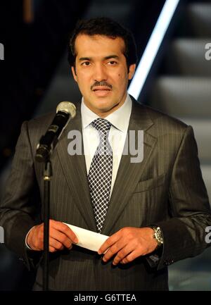 Son Excellence M. Ahmad Al-Sayed, PDG de Qatar Investments Authority, lors de son allocution à l'occasion de la présentation du nouveau lustre en or et en ambre de Dale Chihuly, un million de livres, dans le grand magasin Harrods de Knightsbridge, dans le centre de Londres. Banque D'Images