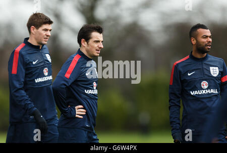 Steven Gerrard (à gauche), Leighton Baines (au centre) et Ashley Cole (à droite) pendant l'entraînement Banque D'Images