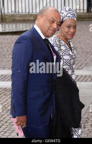 Paul Boateng arrive à l'abbaye de Westminster à Londres pour un service commémoratif pour l'ancien président sud-africain Nelson Mandela. Banque D'Images