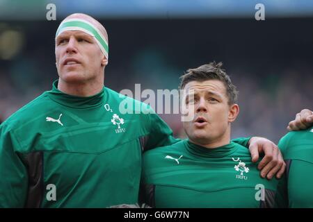 Paul O'Connell et Brian O'Driscoll (à droite) avant le match des six Nations RBS au stade Aviva, Dublin, Irlande. Banque D'Images