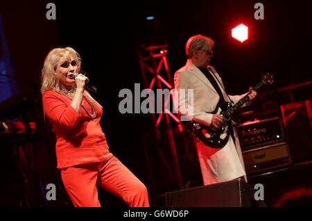 NME Awards 2014 - spectacle - Londres.Blondie se produire sur scène lors des NME Awards 2014, à la Brixton Academy, Londres. Banque D'Images