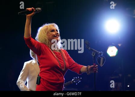 NME Awards 2014 - spectacle - Londres.Blondie se produire sur scène lors des NME Awards 2014, à la Brixton Academy, Londres. Banque D'Images