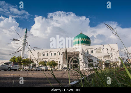 Tawau, Sabah, Malaisie. 08 juin 2016 : Al-Kauthar mosquée ou Tawau Grande mosquée est la plus grande mosquée de Sabah. Banque D'Images