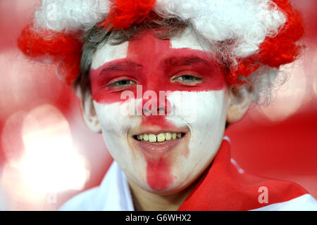 Football - International friendly - Angleterre v Danemark - Stade Wembley. Un jeune fan d'Angleterre dans les tribunes Banque D'Images