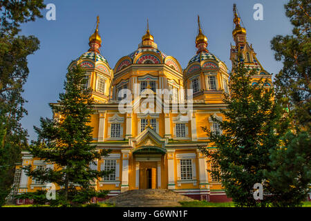 La Cathédrale Zenkov dans le parc Panfilov à Almaty, Kazakhstan. Banque D'Images