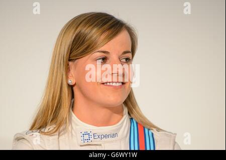 Courses automobiles - Formule 1 - lancement de la voiture Williams Martini Formula One 2014 - Londres.Susie Wolff de Williams Martini lors d'une séance photo lors du lancement officiel de l'équipe de Formule 1 de Williams2014, à Londres. Banque D'Images