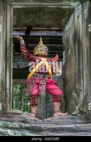 Asura (démon orgre, caractère), ballet classique Khmer, Terrasse des éléphants, Angkor Thom, au Cambodge Banque D'Images