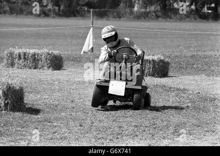 Action du Championnat du monde de course de tondeuse de gazon. SUR. Banque D'Images