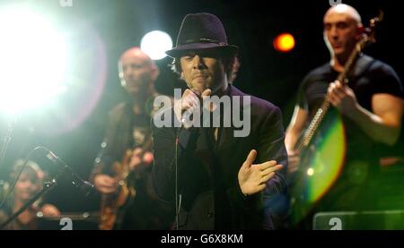 Jay Kay Teenage Cancer Gig Banque D'Images