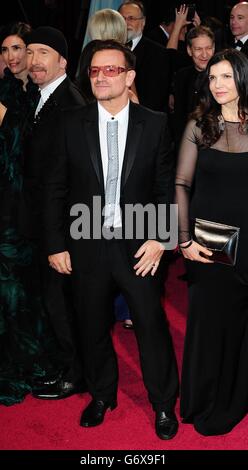 Bono arrive aux 86e Academy Awards qui se tiennent au Dolby Theatre à Hollywood, Los Angeles, CA, Etats-Unis, le 2 mars 2014. Banque D'Images