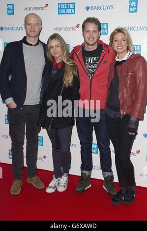 Un homme non identifié, Cressida Bonas, Sam et Isabella Branson arrivant à la première WE Day UK à Wembley Arena à Londres. Banque D'Images