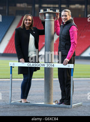 S ambassadrices Jessica Ennis-Hill (à gauche) et médaillée d'argent du Commonwealth Eilidh Child lors de la séance photo au parc Hampden, à Glasgow. Banque D'Images