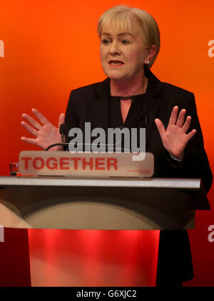 Johann Lamont, chef du Parti travailliste écossais, lors de son discours à la conférence du Parti travailliste écossais à la salle de concert de Perth. Banque D'Images