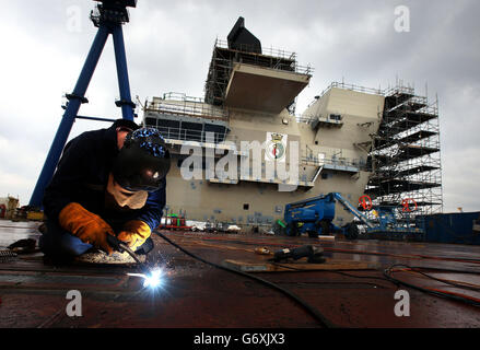 Porte-avions HMS Queen Elizabeth - Rosyth Docks Banque D'Images