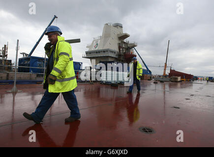 Porte-avions HMS Queen Elizabeth - Rosyth Docks Banque D'Images