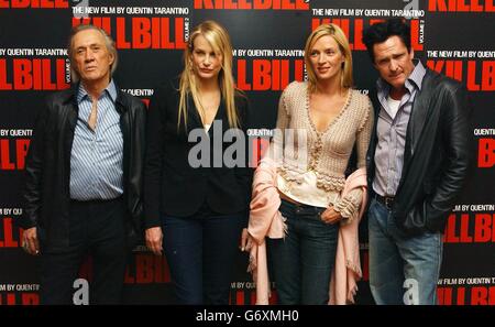 (De gauche à droite) les stars du film David Carradine, Daryl Hannah, Uma Thurman et Michael Madsen pendant une séance photo pour leur nouveau film Kill Bill - Volume 2, le deuxième versement de l'écrivain et réalisateur Quentin Tarantino, à l'hôtel Dorchester, dans le centre de Londres. Banque D'Images