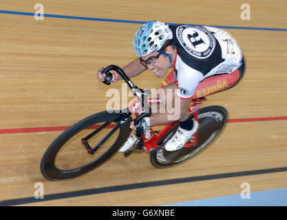 Albert Torres d'Espagne de l'équipe de Rouleur en action pendant le championnat d'élite 1 km Madison Time Trial pendant le deuxième jour de la ronde cinq de la révolution cycliste au Vélopark de Lee Valley, Londres. Banque D'Images