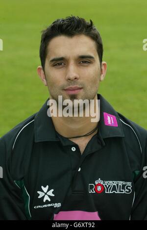 Kabir Ali du club de cricket du comté de Worcestershire lors d'un photocall à Worcester, avant la nouvelle saison 2004. Banque D'Images