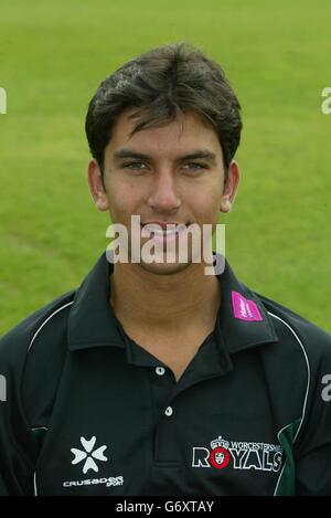 Worcestershire CCC 2004.Kadeer Ali du club de cricket du comté de Worcestershire lors d'un photocall à Worcester, avant la nouvelle saison 2004. Banque D'Images