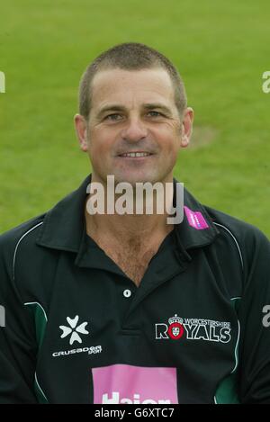 Steve Rhodes du club de cricket du comté de Worcestershire lors d'un photocall à Worcester, avant la nouvelle saison 2004. Banque D'Images