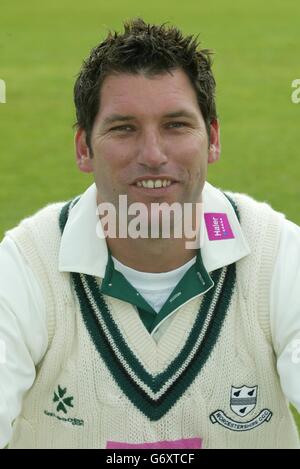 Matt Mason, du club de cricket du comté de Worcestershire, lors d'un photocall à Worcester, avant la nouvelle saison 2004. Banque D'Images