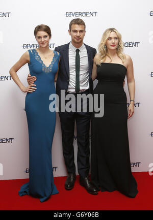 (De gauche à droite) Shailene Woodley, Theo James et Kate Winslet arrivent pour la première européenne du film, divergente, à l'Odeon Leicester Square, au centre de Londres. Banque D'Images