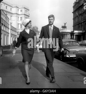 La charité - La Croix Rouge Britannique - Soins médicaux Pour Watutsi tribu - M. et Mme Keith Ross - Londres Banque D'Images