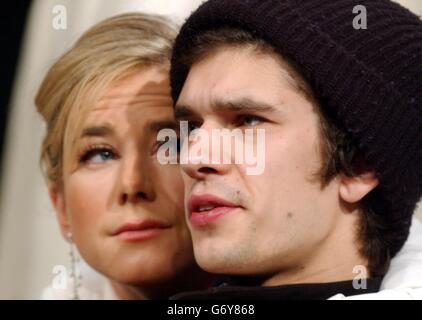 Acteurs Ben Whishaw comme Hamlet, et Imogen Stubbs comme Geratitude, lors d'un phocall pour le Hamlet de Shakespeare, réalisé par Trevor Nunn au Old Vic Theatre dans le sud de Londres Banque D'Images