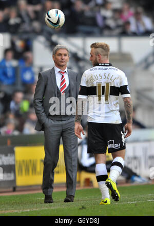 Football - Championnat Sky Bet - Derby County v Charlton Athletic - iPro Stadium.Jose Riga, le Manager de Charlton Athletic, à la fin du match Banque D'Images