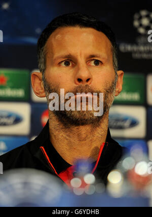 Football - UEFA Champions League - quart de finale - première étape - Manchester United / Bayern Munich - Manchester United Press Conf....Ryan Giggs de Manchester United parle lors d'une conférence de presse à Old Trafford, Manchester. Banque D'Images