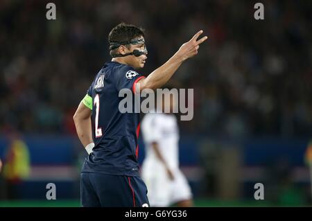 Football - UEFA Champions League - quart de finale - première étape - Paris Saint-Germain / Chelsea - Parc des Princes. Mouvements Emiliano Thiago Silva de PSG pendant le jeu Banque D'Images