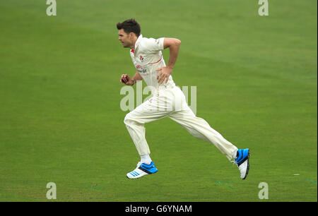 Cricket - LV= Championnat du comté - Division 1 - Premier jour - Notinghamshire / Lancashire - Trent Bridge. James Anderson du Lancashire Banque D'Images