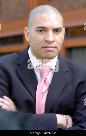 Stan Collymore quitte Stafford Magistrates Court Banque D'Images