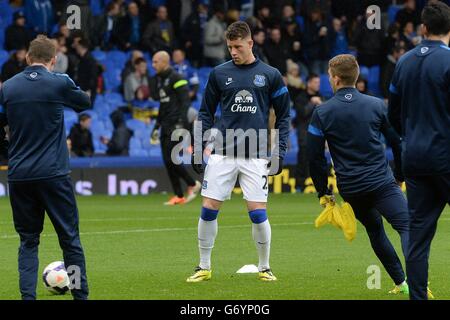 Soccer - Barclays Premier League - Everton / Arsenal - Goodison Park. Ross Barkley (au centre) d'Everton pendant l'échauffement Banque D'Images