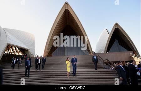 Le duc et la duchesse de Cambridge quittent l'Opéra de Sydney à la suite d'une réception organisée par le gouverneur et premier ministre de la Nouvelle-Galles du Sud au cours du dixième jour de leur visite officielle en Nouvelle-Zélande et en Australie. Banque D'Images