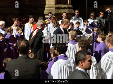 Le duc et la duchesse de Cambridge quittent le service de l'église du dimanche de Pâques à la cathédrale Saint-André, à Sydney, le quatorzième jour de leur visite officielle en Nouvelle-Zélande et en Australie. Banque D'Images