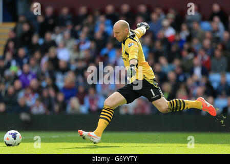 Football - Barclays Premier League - Aston Villa / Southampton - Villa Park. Brad Guzan, gardien de but Aston Villa Banque D'Images